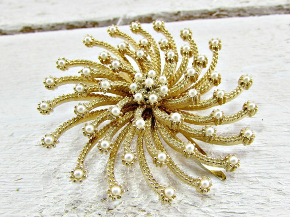 Hochzeit - Vintage Wedding Hair Barrette Clip, Gold Flower Hair Barrette Clip, Seed Pearl Bridal Hair Barrette Clip, 1950s Bridal Hair Accessory