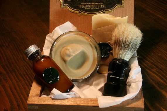 زفاف - 7 Eco Friendly Shaving Kits for Groomsmen