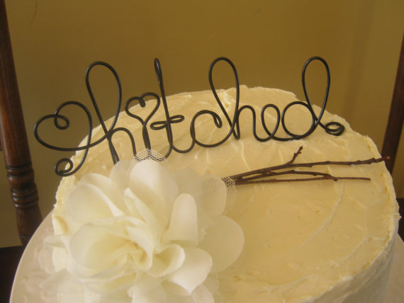 زفاف - SALE - Hitched Wedding Cake Topper Country Chic, Rustic themed wire Cake Topper, Table Decor