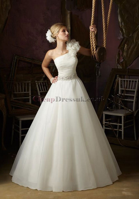 زفاف - http://www.cheap-dressuk.co.uk/organza-ball-gown-one-shoulder-with-flowers-and-beads-wedding-dress-p-5294.html