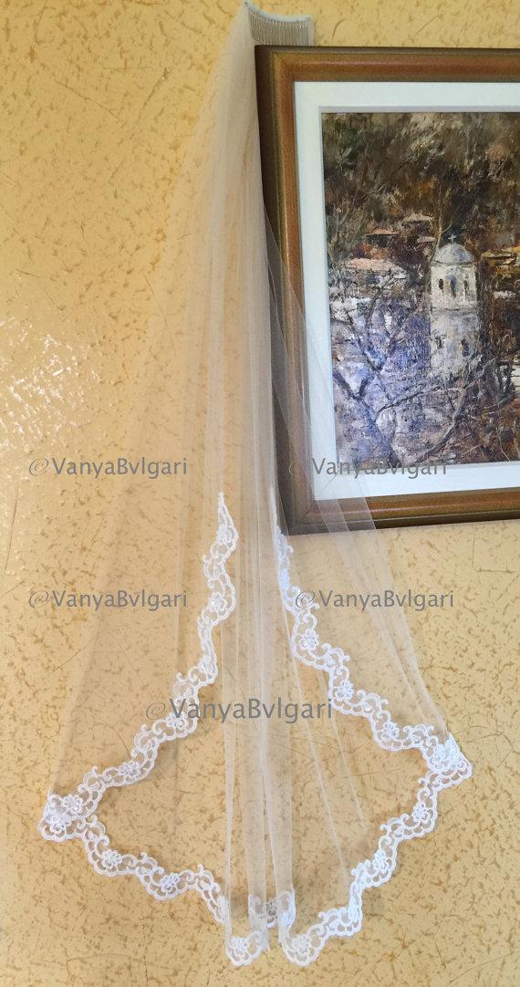 زفاف - Single tier fingertip lace veil, wedding lace veil in single layer with lace edge design starting at chest level, ivory bridal classic veil