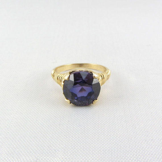 Mariage - Vintage 10K Yellow Gold Purple Sapphire Ring Size 6 Alternative Engagement Yellow Gold Fine Jewelry