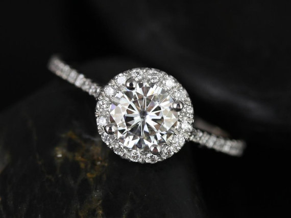 Hochzeit - Kubian 6mm Platinum Round FB Moissanite and Diamonds Halo Engagement Ring (Other metals and stone options available)