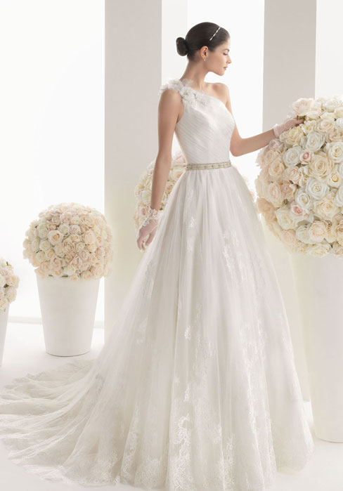 Hochzeit - One Shoulder Sleeveless Embroidery Wedding Dress