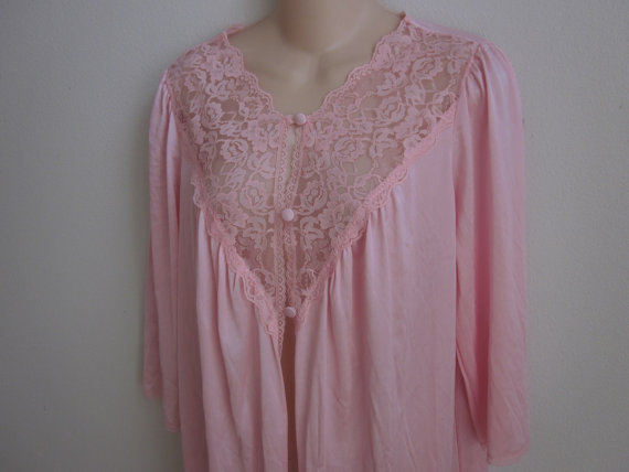 Hochzeit - Vintage Peignoir robe nightgown pink sexy lingerie Vassarette M L