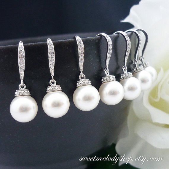Mariage - 15% OFF SET of 7 Bridal Pearl Jewelry Bridesmaid Gift Bridesmaid Pearl Earrings Wedding Swarovski Round Pearl Drop Earrings White OR Cream
