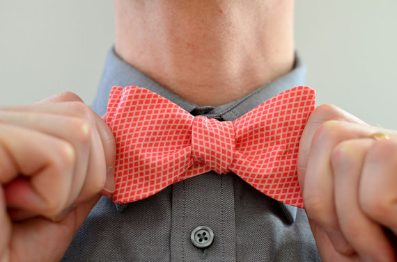 Hochzeit - Men's Bow Tie in Coral -  wedding groomsmen ties custom self tie freestyle adjustable checked crosshatch pink melon