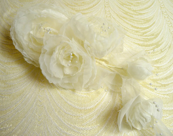زفاف - Fairy Roses Delicate Gossamer Millinery Spray Pearls Light Ivory for Weddings, Bridal Bouquets, Hats, Gowns,