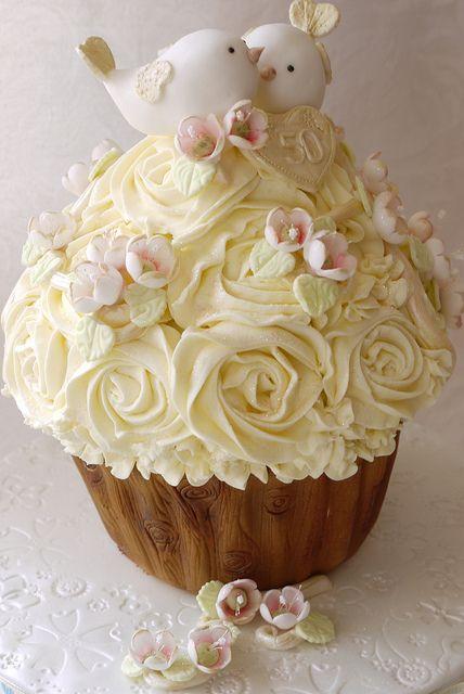 Mariage -  HAVE YOUR CAKE & CUPCAKE....&....  EAT IT TOO!!!!