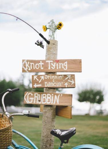 Hochzeit - Wooden Country Wedding Signs