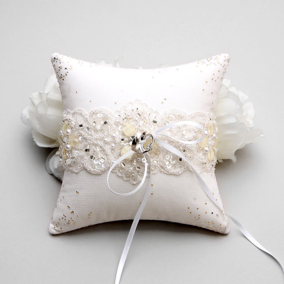 Hochzeit - Wedding ring pillow, lace ring pillow, bridal ring pillow, ring pillow, white ring pillow, ivory ring pillow - Glitter lace