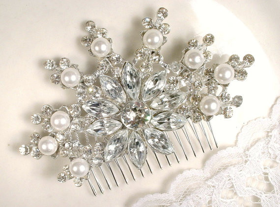 زفاف - Brooch or Hair Comb LARGE Vintage Rhinestone & White Ivory Pearl Fan Sash Pin or OOAK Hairpiece Modern Gatsby Wedding Head Piece Accessory
