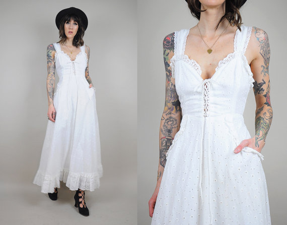Hochzeit - vtg 70's GUNNE SAX Saks Fifth Avenue Eyelet summer WEDDING dress corset tie Bridal cotton Ruffle white Hippie maxi gown