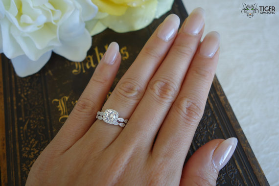 زفاف - 3/4 Carat Halo Wedding Set, Vintage Inspired Bridal Rings, D Color  Man Made Diamonds, Art Deco, Engagement Rings, Wedding, Sterling Silver