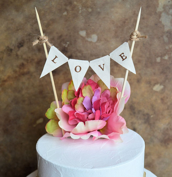 زفاف - Wedding cake topper banner ... Rustic look L O V E banner for your wedding cake