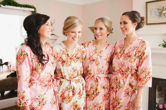 زفاف - Pink Bridesmaids Robes, Kimono Crossover Robes, Spa Wraps, Bridesmaids gift, getting ready robes, Bridal shower party favors, Floral