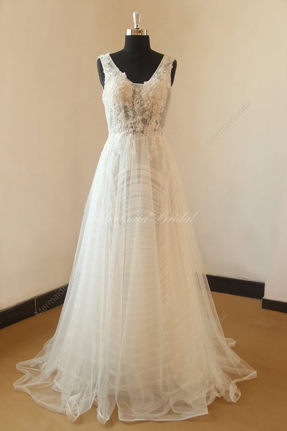 Hochzeit - Ivory lace beading lace wedding dress