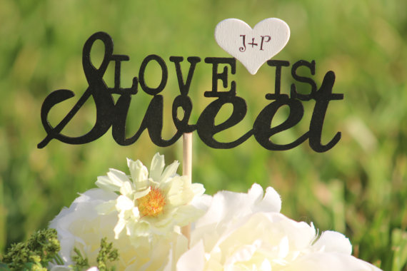 Hochzeit - Love is Sweet  Wedding Cake Topper - Cupcake Topper - Personalized Wedding - Beach wedding - Bride and Groom