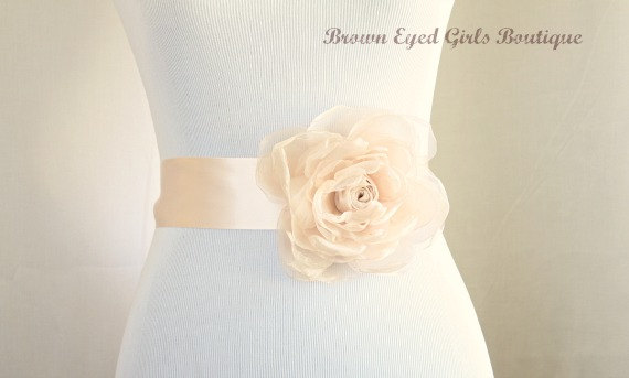 Свадьба - Blush Organza Flower Bridal Sash, Blush Bridal Belt, Blush Pink Wedding Belt