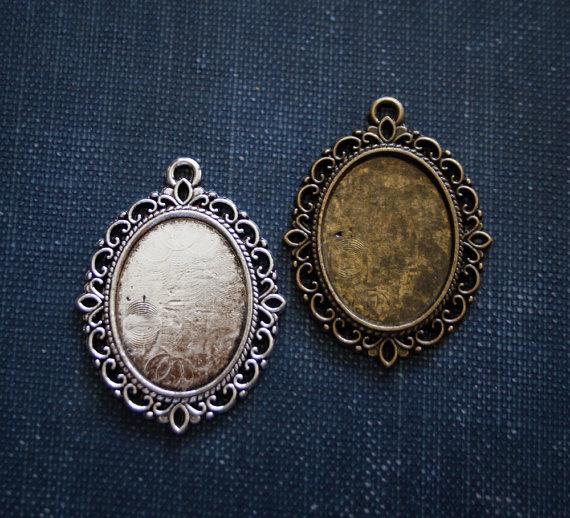 Mariage - 6 Vintage Oval Pendant settings ( 18mmx 25mm inside ) Antique Silver or Antique Bronze-Perfect for Wedding Bouquet Charms