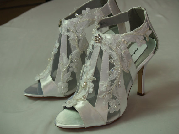 Mariage - Victorian Wedding Boots Modern Shoes high heels, lace appliqué straps