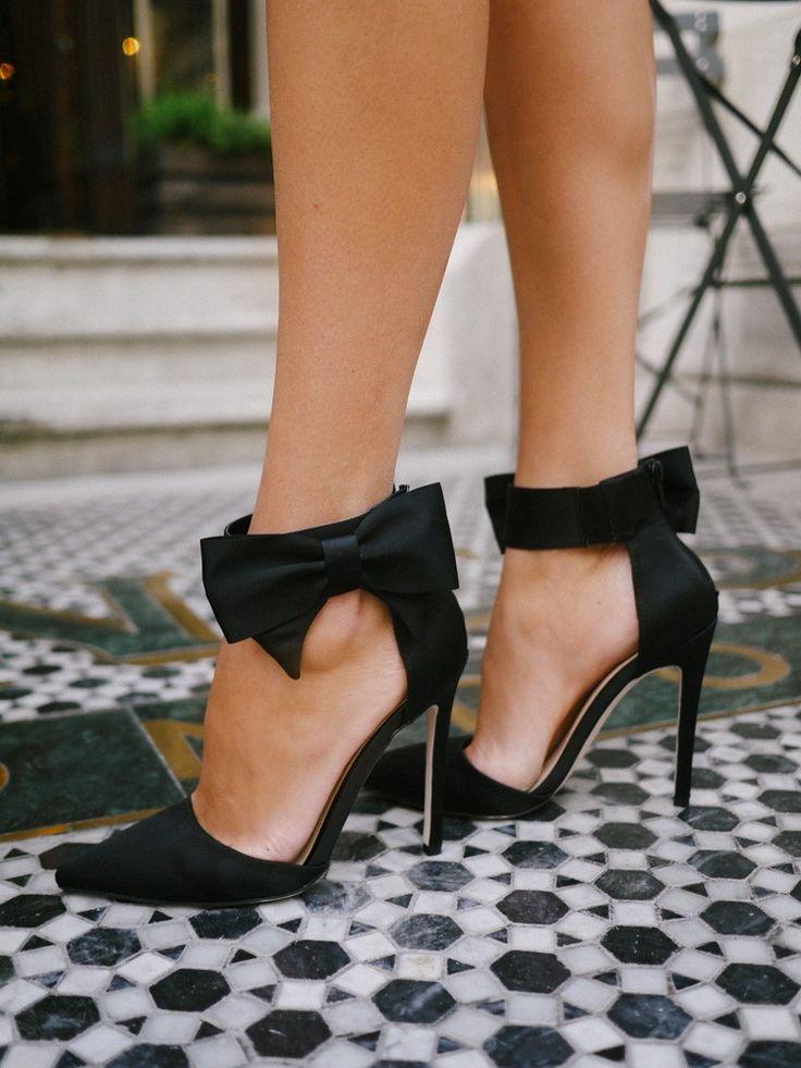 Свадьба - PICTURE-PERFECT Pointed High Heels