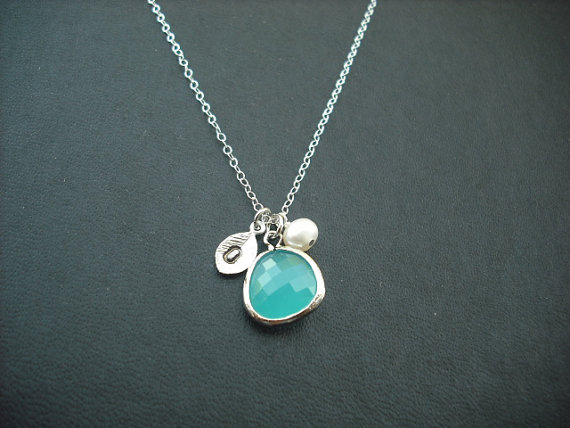 زفاف - SALE - Bridesmaids gift, Wedding Gift, Hand stamped personalized initial necklace - aqua blue bezel glass