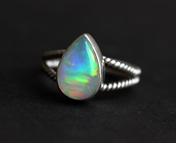 زفاف - 18K white Gold Opal ring - Natural Opal Ring - Engagement ring - Artisan ring - October birthstone - Bezel ring - Gift for her