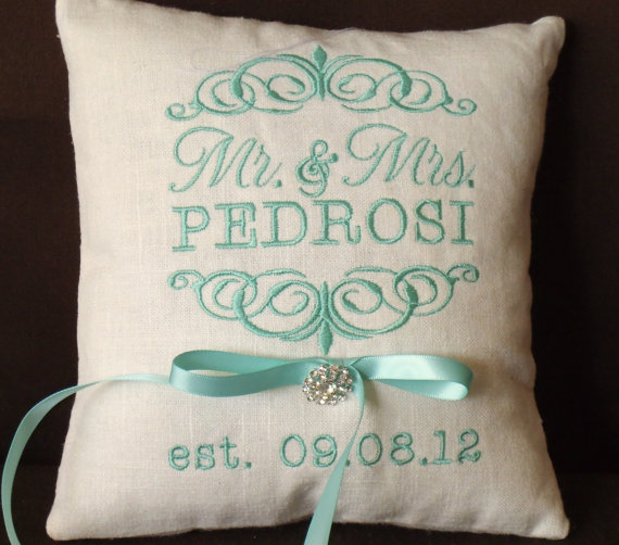 Mariage - Ring Bearer Pillow, Mr. & Mrs. Ring Bearer Pillow, Wedding Pillow, Custom, Personalized, ring pillow  (RB101)