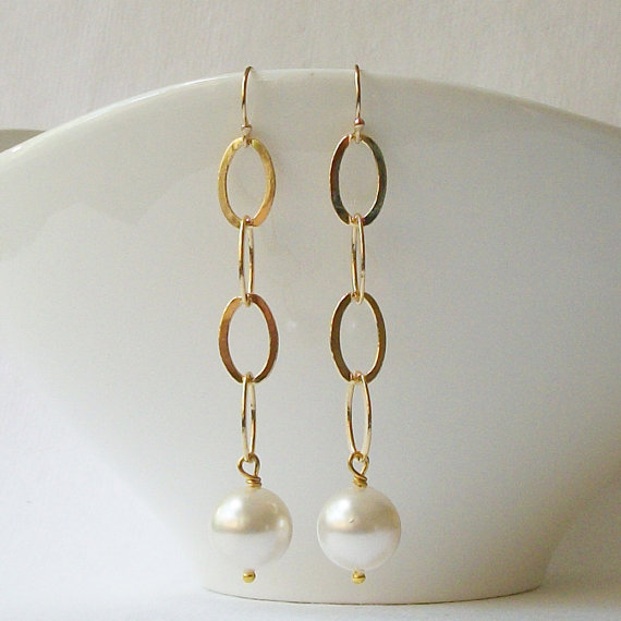 Свадьба - Pearl Gold Dangle Earrings, Wedding Jewelry