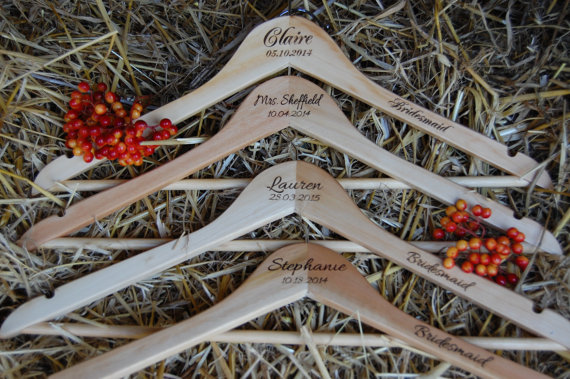 زفاف - 14 Personalized Wedding Hanger /  20 colors of ribbon to choose from / bridesmaid gifts /name hanger/brides hanger  wood natural /