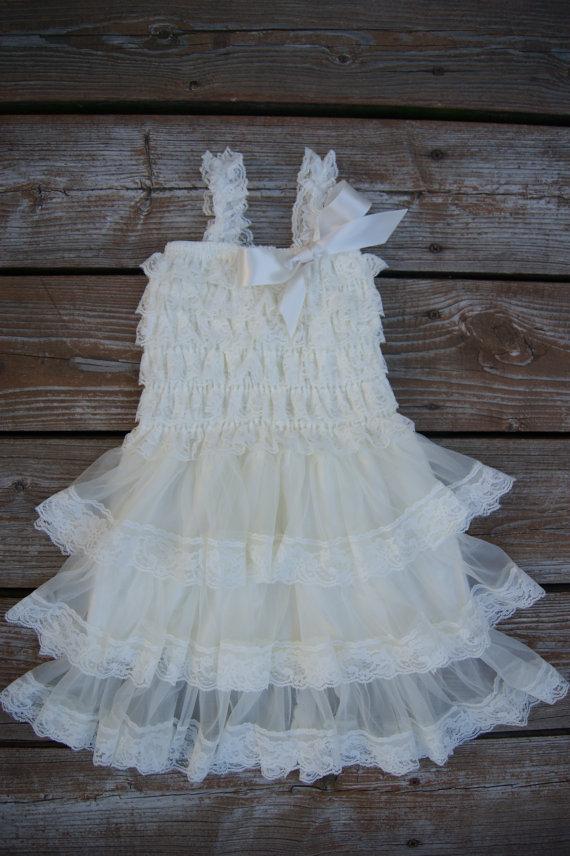 Mariage - Rustic flower girl dress. Lace ruffle dress. Country wedding dress. Girl birthday dress. Rustic vintage flowergirl dress.