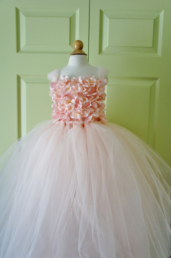 Свадьба - Gorgeous Flower Girl Dress, Photo Prop, Flower Girl Dress, Blush Pink, Flower Top, Tutu Dress