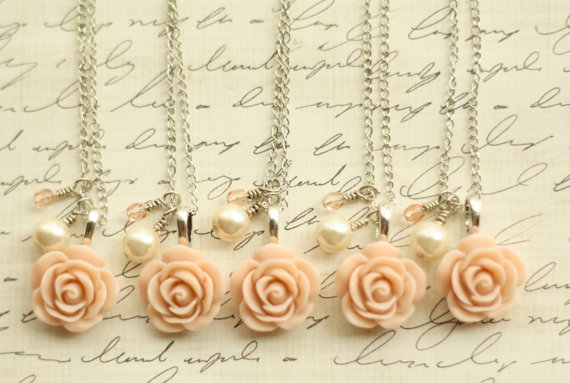 Hochzeit - Bridesmaid Blush Rose Necklace - Antique Pink Rose Necklace - Bridesmaid Necklace - Flowergirl Necklace - Blush Wedding -  Pearl Necklace