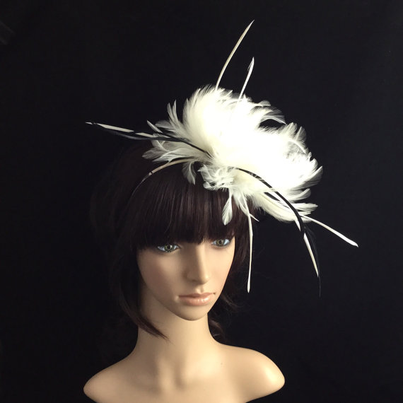 Свадьба - White Fascinator with Feathers, Wedding Headpiece, Bridal Headband, Kentucky Derby Fascinator,Melbourne Cup, Hair accessories