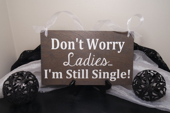 Mariage - Don't Worry Ladies... I'm Still Single! Wedding Sign, Here Comes The Bride Wedding Sign, Ring Bearer Wedding Sign, Flower Girl Wedding Sign