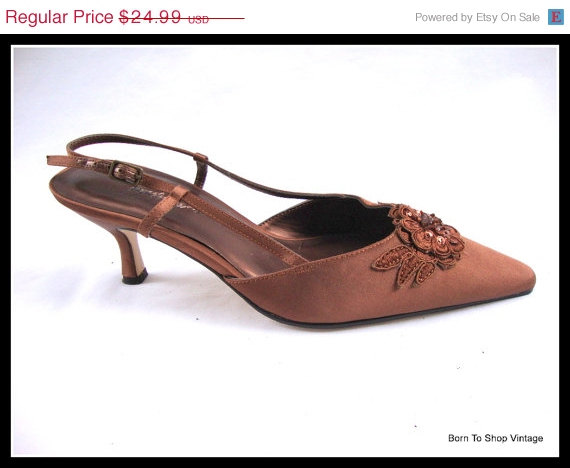 Mariage - ON SALE Brown silk evening shoes, sling back, kitten heels, NOS, glass beaded,,formal, wedding, party, evening shoes,  size us 6 1/2. uk 4,