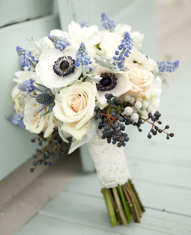 Mariage - "Something Blue" Bridal Bouquets Are A Creative Way To Tie In This Wedding Tradition