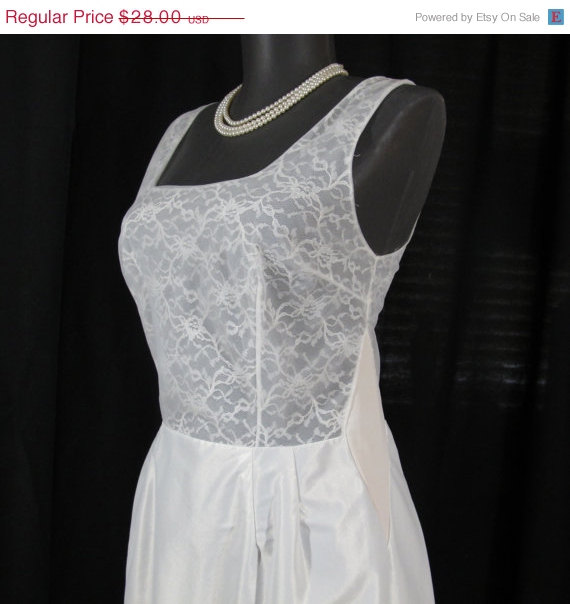 Wedding - SPRING SALE Vintage lingerie lull Slip, Lace bodice in Bridal White, size 34