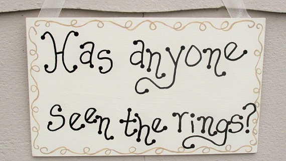 Mariage - Has Anyone Seen The Rings, Ring Bearer Sign, Funny Wedding Decor, Wedding Photo Prop, Flowergirl Sign, Rustic Wedding Sign, Wedding Ring