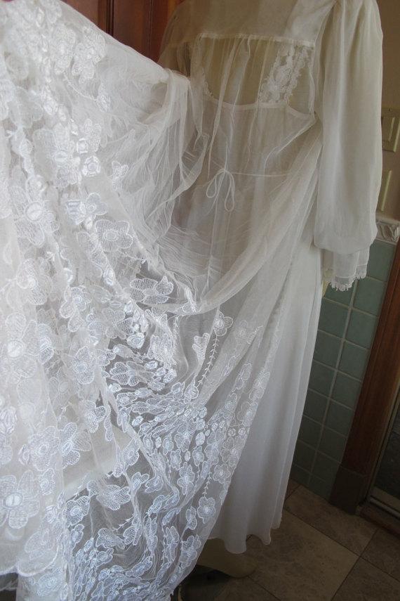 Hochzeit - Nightgown Peignoir Bridal White Lace Nightgown honeymoon Nightgown Robe set Flora Nikrooz Sheer White Nightgown Set