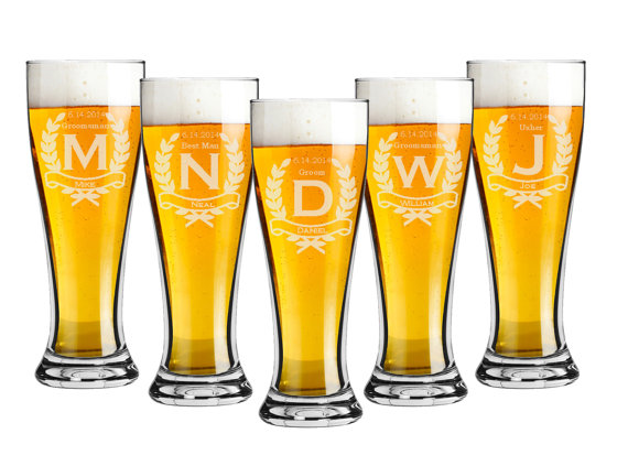 Mariage - Groomsmen Gift, 7 Personalized Beer Glasses, Custom Engraved Pilsner Glass, Wedding Party Gifts