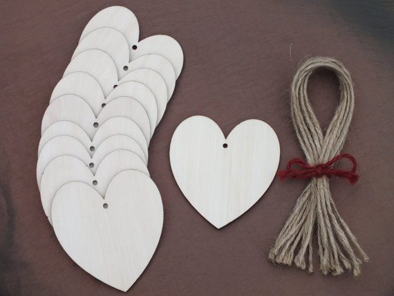 Свадьба - 10 Wooden Hearts Gift Tags Wedding Table Place Names Favours Blank Shapes Invitation  5 cm, 6.5 cm, 8 cm, & 10 cm hearts