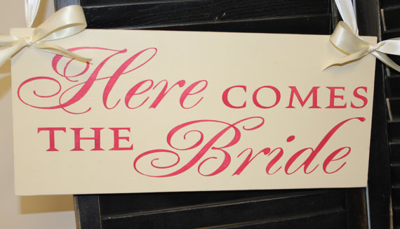 زفاف - Change Here Comes the BRIDE Sign/Photo Prop/Melon/Watermelon/Great Shower Gift/Reversible Options/Punch