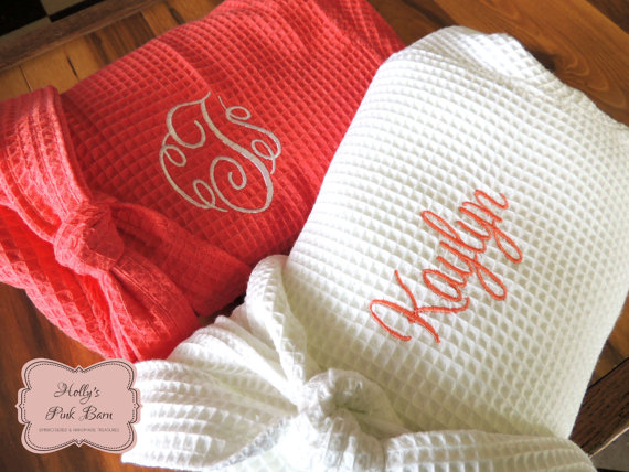 Hochzeit - Free Shipping Coral Bridesmaids Robes Set of 6 Robes 5 Coral Bridesmaids & 1 White Bridal Personalized Embroidered Waffle Kimono Short Robe