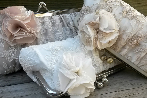 زفاف - Lace Bridal Clutch, Ivory Clutch, White Clutch, Champagne Clutch, Wedding Purse, Lace Wedding Gown {Couture Lace Gathered Pleat Kisslock }