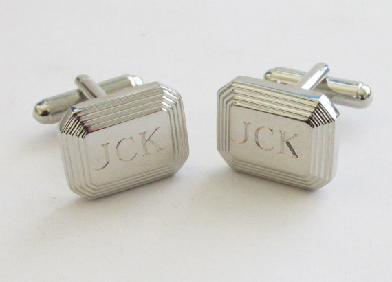 Mariage - Set of 1 Personalized Groomsmen Cuff Link Engraved Monogrammed Cufflink- Custom Engraved  Cuff Links-good for men