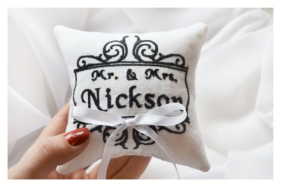 Mariage - Mr & Mrs Embroidered Wedding ring pillow ,personalized wedding pillow ,personalized ring pillow, ring bearer pillow,Custom embroidery (LR13)