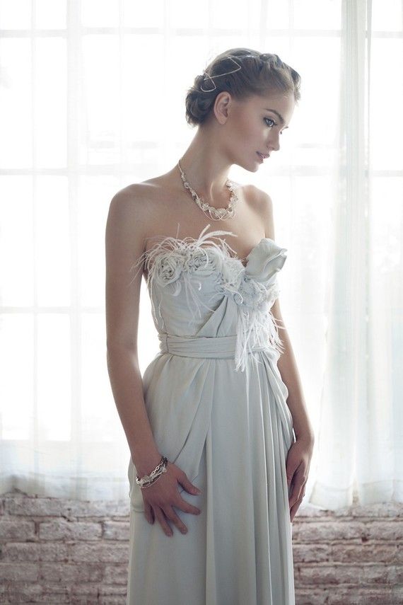 زفاف - Parisian Princess Silk Wedding Gown - Bohemian Feather Flower Gray Custom Made Wedding Dress