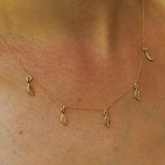 زفاف - Gold necklace, bridesmaid necklace, tiny leaf necklace, Bridal Jewelry, bridesmaid gift, leaf necklace, everyday necklace